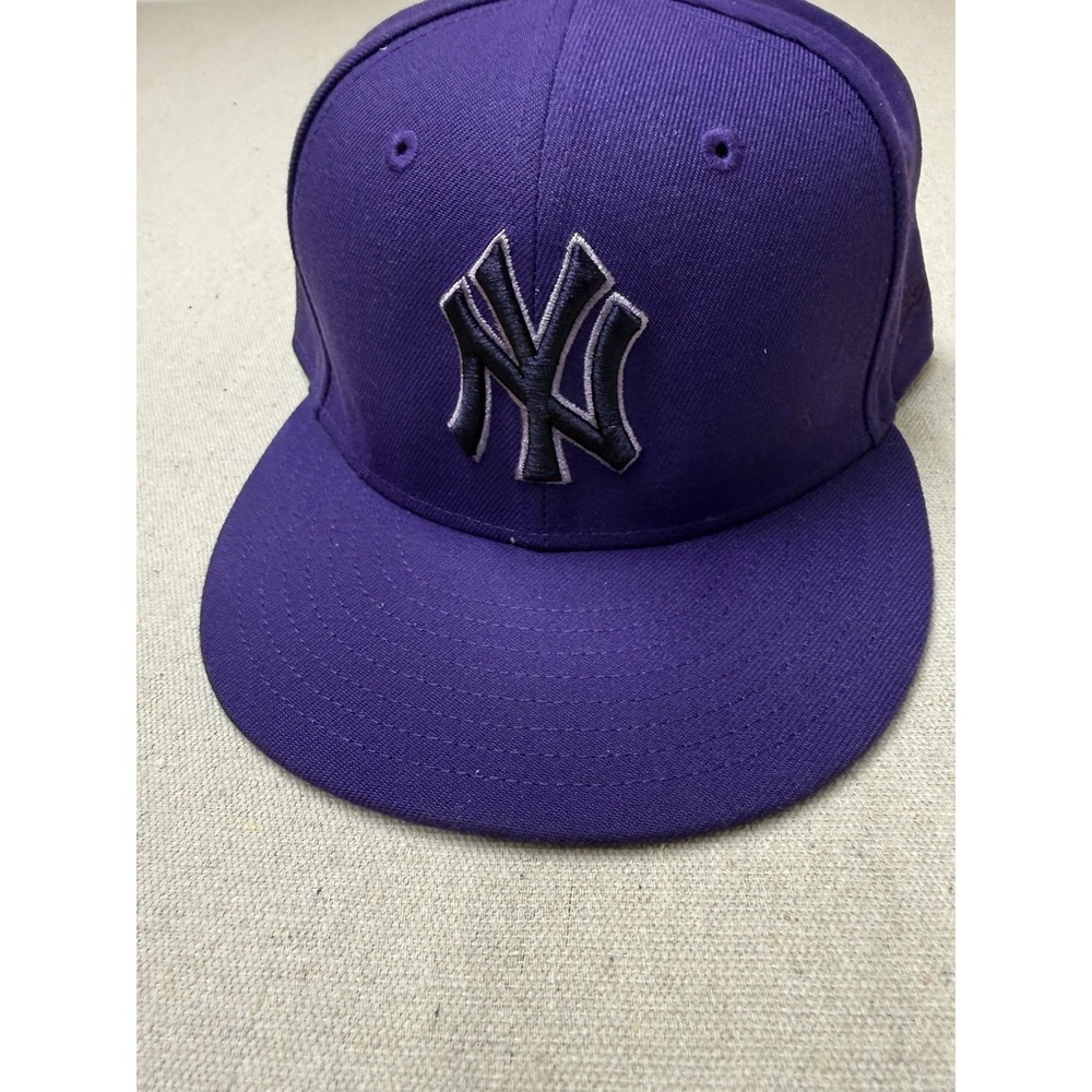 New Era Fitted Hat NY Yankees 59FIFTY Purple Size 8 Good